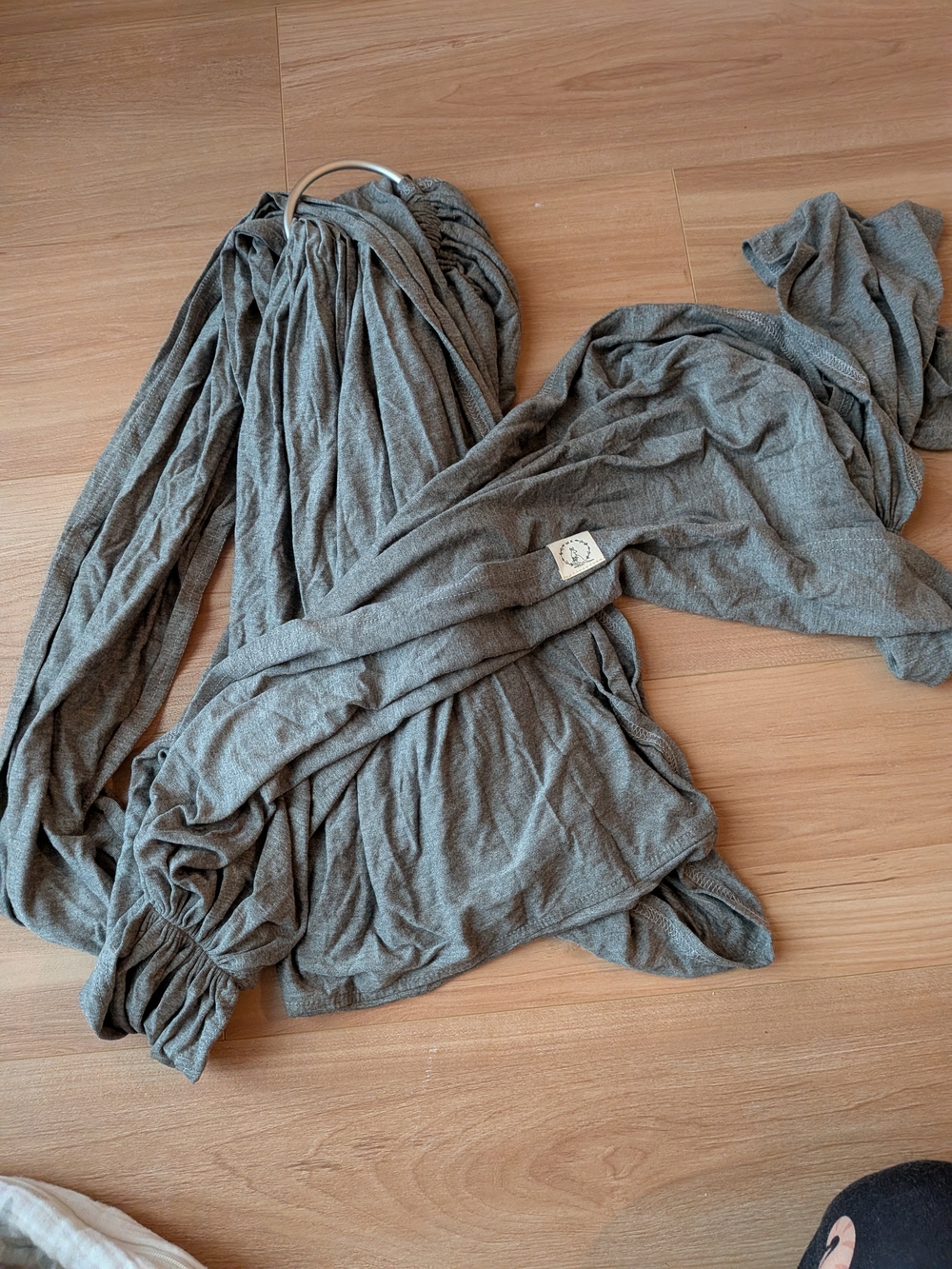 Maman Kangourou Grey Ring Sling Nursing Wrap